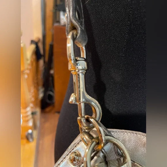 Gucci GG Signature Indy Large - Picture 9 of 16